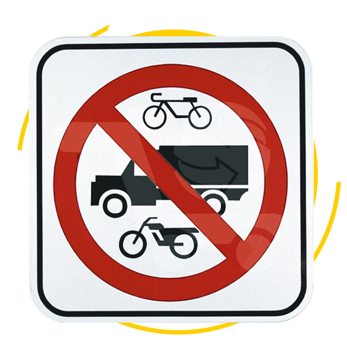 Señal prohibida la circulación de bicicletas, vehículos de carga y motocicletas SR-27